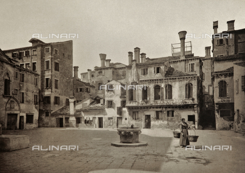 AVQ-A-001272-0055 - Veduta animata del Campo della Maddalena a Venezia - Data dello scatto: 1890-1895 - Archivi Alinari, Firenze