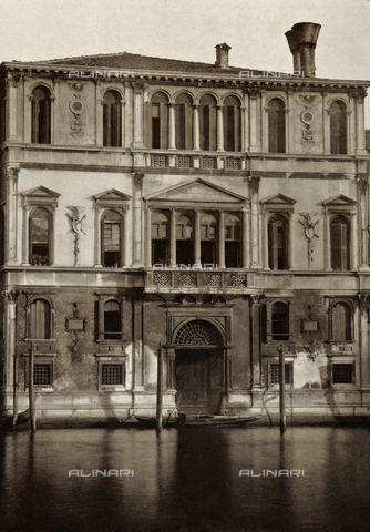 AVQ-A-001272-0059 - Facciata di Palazzo Contarini delle Figure, sul Canal Grande a Venezia - Data dello scatto: 1890-1895 - Archivi Alinari, Firenze