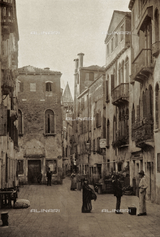 AVQ-A-001272-0065 - Veduta animata della Salizza San Samuele a Venezia - Data dello scatto: 1890-1895 - Archivi Alinari, Firenze