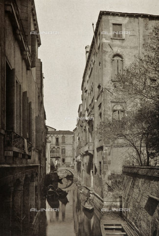 AVQ-A-001272-0071 - Veduta del Rio di Sant'Apollinare a Venezia - Data dello scatto: 1890-1895 - Archivi Alinari, Firenze