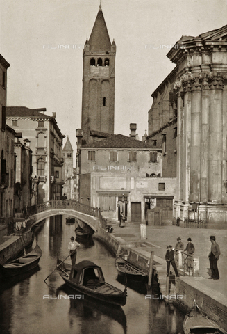 AVQ-A-001272-0097 - Veduta animata di Rio San Barnaba a Venezia con, sullo sfondo, il campanile della Chiesa di San Barnaba - Data dello scatto: 1890-1895 - Archivi Alinari, Firenze