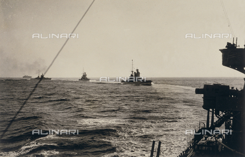 AVQ-A-001375-0021 - Navi da guerra italiane - Data dello scatto: 1936 - Archivi Alinari, Firenze