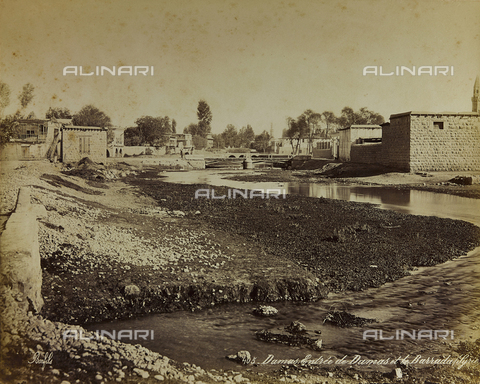 AVQ-A-001581-0001 - Album " Damas et Baalbek ": Housing in the city of Damascus along the river Barada - Date of photography: 1880 ca. - Alinari Archives, Florence