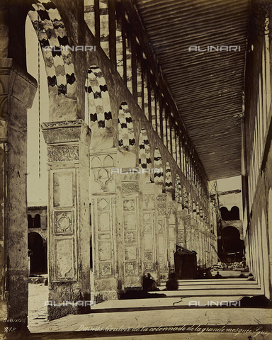 AVQ-A-001581-0004 - Album " Damas et Baalbek ": Colonnade of the Great Umayyad Mosque in Damascus - Date of photography: 1880 ca. - Alinari Archives, Florence