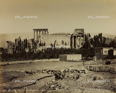 AVQ-A-001581-0017 - Album "Damas et Baalbek": View of the Acropolis of Baalbek (Heliopolis) - Date of photography: 1880 ca. - Alinari Archives, Florence