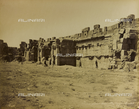 AVQ-A-001581-0027 - Album "Damas et Baalbek" View of the so-called "chambers" in the archaeological site of Baalbek (Heliopolis) - Date of photography: 1880 ca. - Alinari Archives, Florence