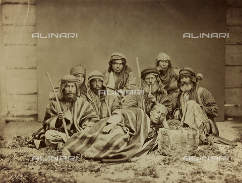 AVQ-A-001581-0037 - Album " Damas et Baalbek ": A group of indigenous Syrians in traditional clothes - Date of photography: 1880 ca. - Alinari Archives, Florence