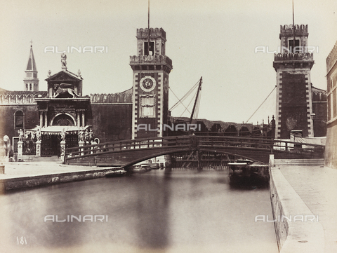 AVQ-A-002026-0016 - Veduta dell'Arsenale di Venezia - Data dello scatto: 1870-1880 - Archivi Alinari, Firenze