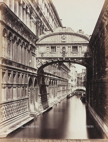 AVQ-A-002026-0017 - Il Ponte dei Sospiri visto dal Ponte della Paglia, Venezia - Data dello scatto: 1870-1880 - Archivi Alinari, Firenze