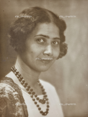 AVQ-A-002773-0079 - Ritratto femminile - Data dello scatto: 1930-1940 - Archivi Alinari, Firenze