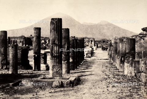 AVQ-A-002966-0074 - Il Foro romano di Pompei visto da sud est. - Data dello scatto: 1862 ca. - Archivi Alinari, Firenze