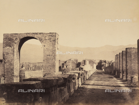 AVQ-A-002966-0079 - Il Foro romano di Pompei visto da nord ovest. - Data dello scatto: 1862 ca. - Archivi Alinari, Firenze