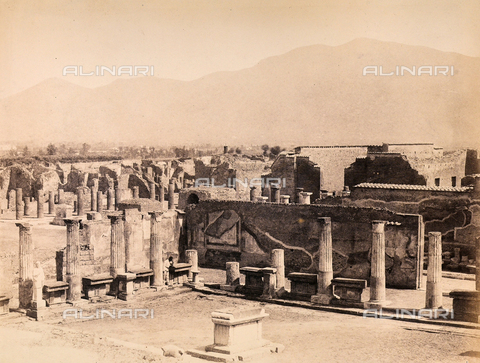 AVQ-A-002966-0083 - Il Foro romano di Pompei con il Tempio di Venere Pompeiana - Data dello scatto: 1862 ca. - Archivi Alinari, Firenze