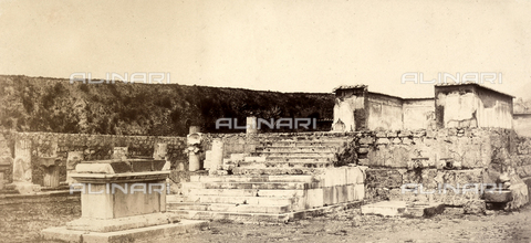 AVQ-A-002966-0086 - L'ara sacrificale e la cella del Tempio di Venere Pompeiana a Pompei - Data dello scatto: 1862 ca. - Archivi Alinari, Firenze
