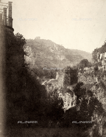 AVQ-A-002966-0097 - Burrone presso Punta del Capo a Sorrento - Data dello scatto: 1854-1863 ca. - Archivi Alinari, Firenze