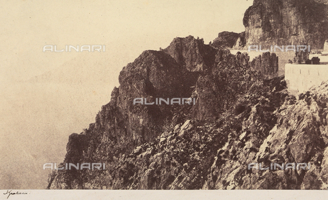AVQ-A-002966-0112 - Capo d'Orso e le colline di Ravello dalla strada di Salerno. - Data dello scatto: 1854-1863 ca. - Archivi Alinari, Firenze