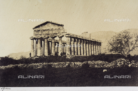AVQ-A-002966-0115 - Il tempio di Cerere a Paestum ripreso da sud ovest - Data dello scatto: 1859 - Archivi Alinari, Firenze