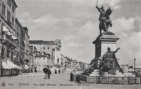 AVQ-A-003227-0069 - "Venezia - Riva degli Schiavoni - Monumento a Vittorio Emanuele" - Data dello scatto: 1900-1910 - Archivi Alinari, Firenze