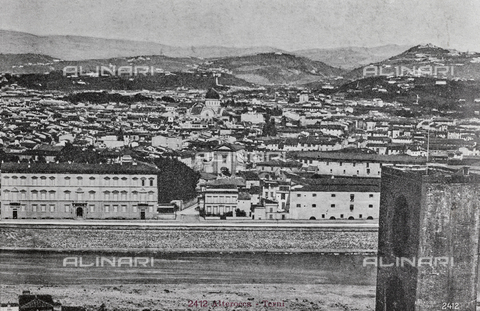 AVQ-A-003227-0124 - "Saluti da Firenze", cartolina (parte di una panoramica formata da tre cartoline) - Data dello scatto: 1900-1910 - Archivi Alinari, Firenze