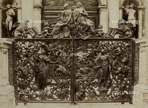 AVQ-A-003456-0007 - Cancello della loggetta alla base del Campanile di San Marco, a Venezia - Data dello scatto: 1865-1875 - Archivi Alinari, Firenze