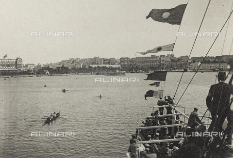 AVQ-A-003604-0118 - Album "Visioni di guerra 1915-1918": una nave mentre raggiunge il porto di Pola - Data dello scatto: 1918 - Archivi Alinari, Firenze