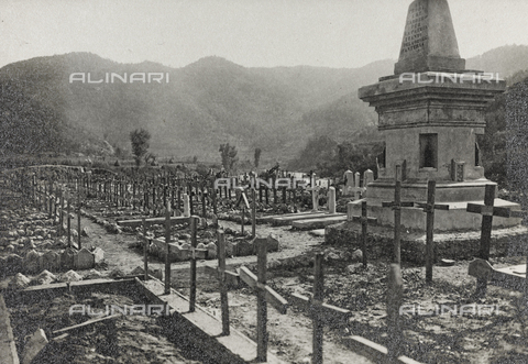 AVQ-A-003604-0130 - Album "Visioni di guerra 1915-1918": cimitero militare - Data dello scatto: 24/05/1919 - Archivi Alinari, Firenze