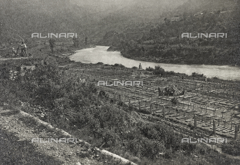 AVQ-A-003604-0131 - Album "Visioni di guerra 1915-1918": cimitero militare - Data dello scatto: 24/05/1919 - Archivi Alinari, Firenze