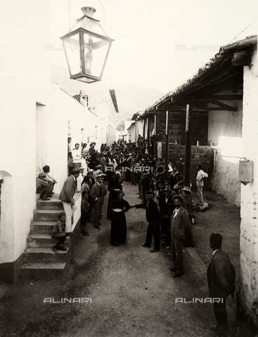 AVQ-A-003698-0032 - Farmers at a celebration held at the farm "Lo Zucco" in Sicily, property of Roberto Luigi Filippo d'Orleans - Date of photography: 1900 - Alinari Archives, Florence