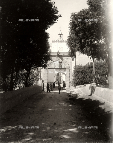 AVQ-A-003698-0046 - Main entrance to the farm "Lo Zucco" in Sicily, property of Roberto Luigi Filippo d'Orleans - Date of photography: 1900 - Alinari Archives, Florence