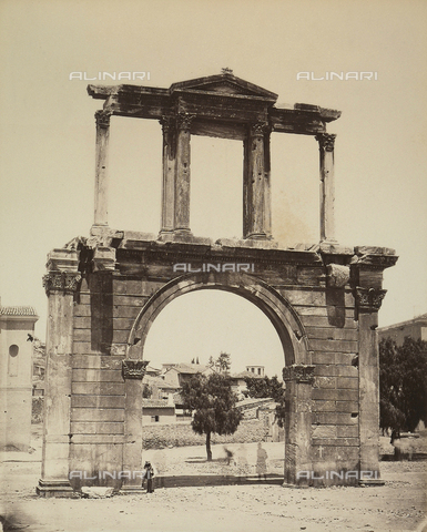 AVQ-A-003848-0026 - "Souvenirs d'Orient": arco di Adriano sull'Acropoli di Atene - Data dello scatto: 1871 - Archivi Alinari, Firenze