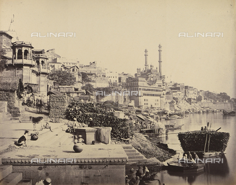 AVQ-A-004121-0013 - Scorcio della città di Benares (Varanasi), in India: sullo sfondo è visibile la grande Moschea di Aurangzeb - Data dello scatto: 1863-1870 ca. - Archivi Alinari, Firenze