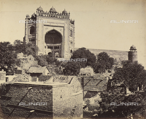 AVQ-A-004121-0020 - La grande torre di Fatehpur Sikri, nei pressi di Agra in India - Data dello scatto: 1863-1870 ca. - Archivi Alinari, Firenze