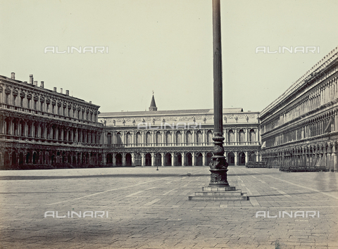 AVQ-A-004174-0003 - Veduta di Piazza San Marco a Venezia - Data dello scatto: 1860-1870 - Archivi Alinari, Firenze