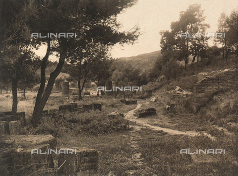 BAF-A-004894-0114 - "En Grèce par monts et par vaux": rovine del Tempio di Hera a Olimpia - Data dello scatto: 1903-1910 - Archivi Alinari, Firenze