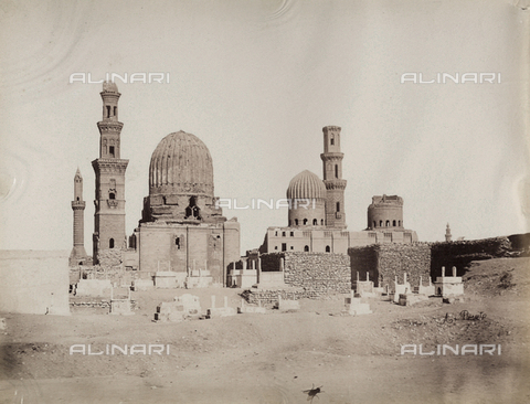 BAQ-A-001543-0124 - Veduta generale delle tombe dei Mamelucchi, Il Cairo - Data dello scatto: 1870 ca. - Archivi Alinari, Firenze