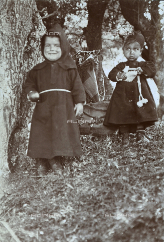 BAQ-F-001163-0000 - Bambini della campagna sarda - Data dello scatto: 1903 - Archivi Alinari, Firenze