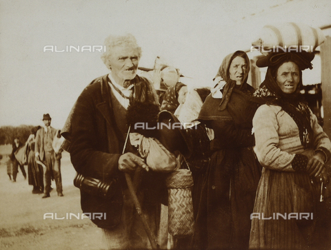 BAQ-F-001185-0000 - Gruppo di anziani contadini - Data dello scatto: 1903 - Archivi Alinari, Firenze