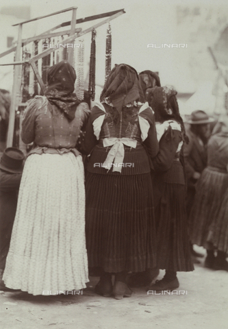 BAQ-F-001228-0000 - Donne al mercato - Data dello scatto: 1903 - Archivi Alinari, Firenze