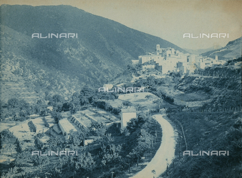 BAQ-F-001281-0000 - Veduta di Scanno, Abruzzo - Data dello scatto: 1907 - Archivi Alinari, Firenze