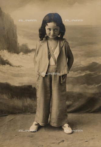 BBA-F-000009-0000 - Studio Portrait of a child - Date of photography: 1925 ca. - Alinari Archives, Florence