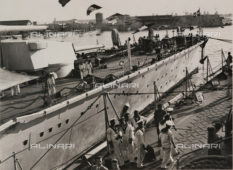 BBA-F-004339-0000 - Ship of the Italian Navy at the harbour of Livorno - Date of photography: 1950 ca. - Alinari Archives, Florence
