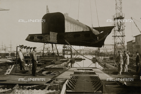 BBA-F-004403-0000 - Shipbuilding, Livorno - Date of photography: 1935-1940 ca. - Alinari Archives, Florence