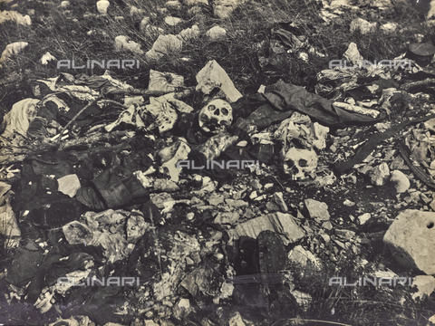 BCA-F-000044-0000 - Scheletri di soldati caduti nel Carso durante la Prima Guerra Mondiale. - Data dello scatto: 1915 - 1918 ca. - Archivi Alinari, Firenze