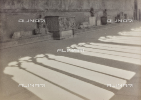 BCA-F-000199-0000 - Particolare del chiostro del Camposanto di Pisa - Data dello scatto: 1920-1930 - Archivi Alinari, Firenze
