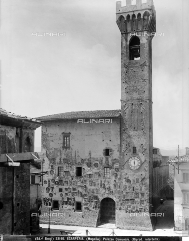 BGA-F-023140-0000 - Il Palazzo dei Vicari (conosciuto come Palazzo Pretorio), Scarperia - Data dello scatto: 1920-1930 ca. - Archivi Alinari, Firenze