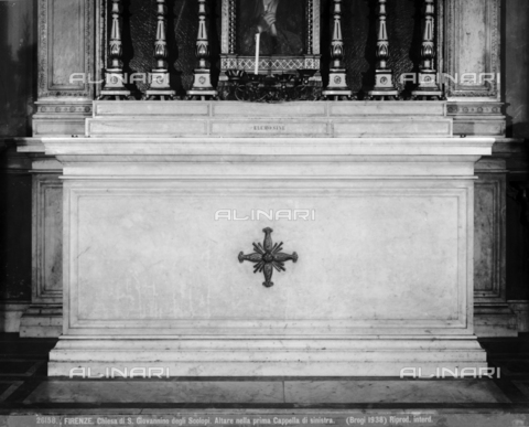 BGA-F-026158-0000 - Altare della prima cappella sul lato sinistro all'interno della chiesa di San Giovannino degli Scolopi in via Martelli all'angolo con via Gori a Firenze - Data dello scatto: 1938 - Archivi Alinari, Firenze