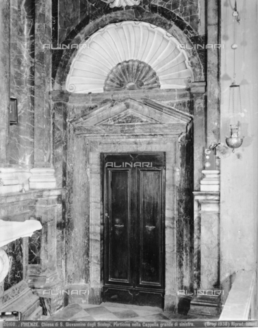 BGA-F-026160-0000 - Porta della prima cappella sul lato sinistro della chiesa di San Giovannino degli Scolopi in via Martelli all'angolo con via Gori a Firenze - Data dello scatto: 1938 - Archivi Alinari, Firenze