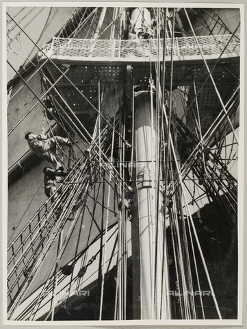 BMD-A-000001-0031 - The Royal Training Ship "Amerigo Vespucci": one of the three masts - Date of photography: 1938 ca. - Alinari Archives, Florence