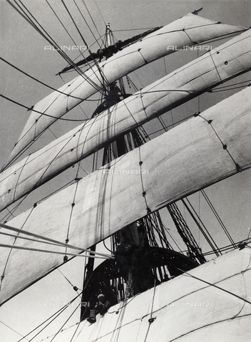 BMD-A-000001-0033 - School ship "Amerigo Vespucci" of the Italian Royal Navy: the sails - Date of photography: 1938 ca. - Alinari Archives, Florence