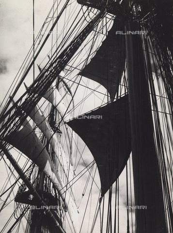 BMD-A-000001-0035 - The Royal Training Ship "Amerigo Vespucci": the sails - Date of photography: 1938 ca. - Alinari Archives, Florence